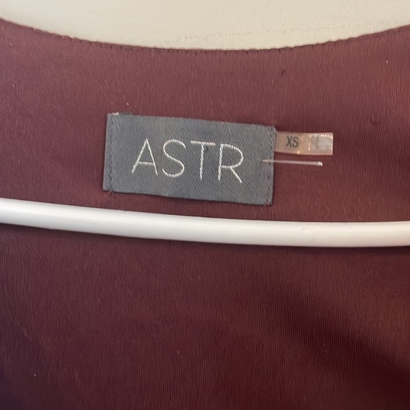 ASTR The Label | Maroon Floral Long sheer Sleeve Romper | Size XS - Picture 4 of 8